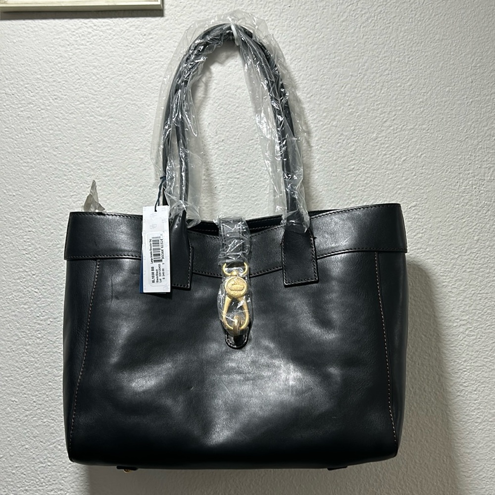 Dooney and Burke NWT Large Amelie Shoulder bag